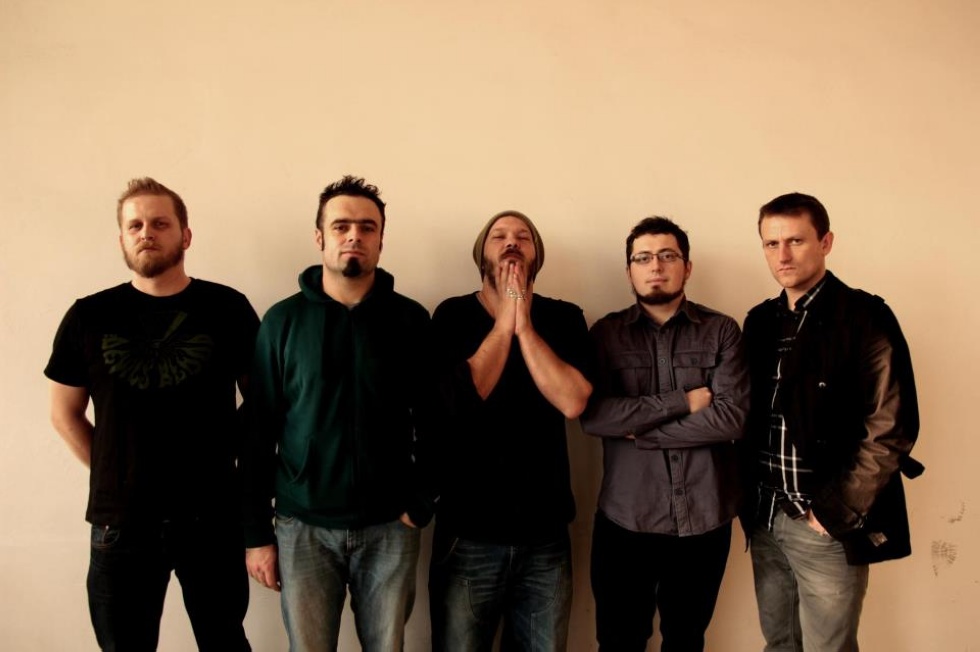 Luna Amara concerteaza pe 30 mai la Bucuresti in Colectiv. In deschidere Rockabella